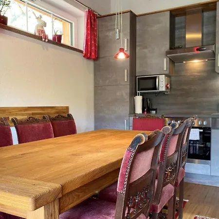 Chalet Salzburg, Dienten Daire *